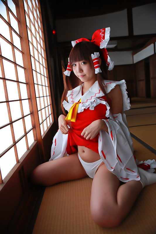 [Cosplay] Reimu Hakurei with dildo and toys - Touhou Project Cosplay